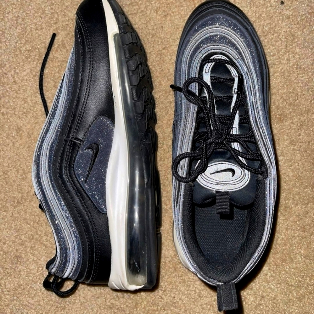 Women's Nike Air Max shoes size 9 1/2